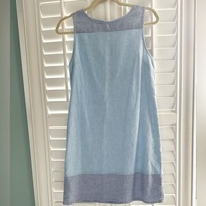 Vineyard Vines lined seersucker shift dress. Size 0. Bows on back. EUC.